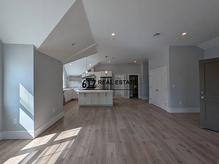 11 Holton St #5 — Photo 2