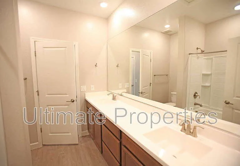 20238 W Buchanan St — Photo 6