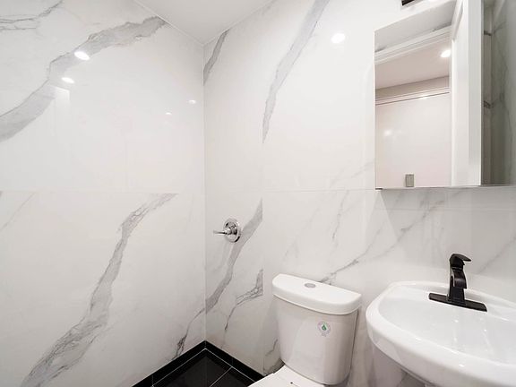4th image of 208 W 20th St APT 2D