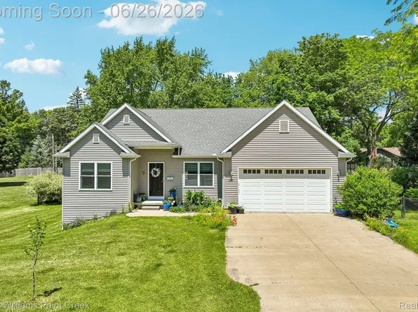 225 E Caledonia St, Howell, MI 48843
