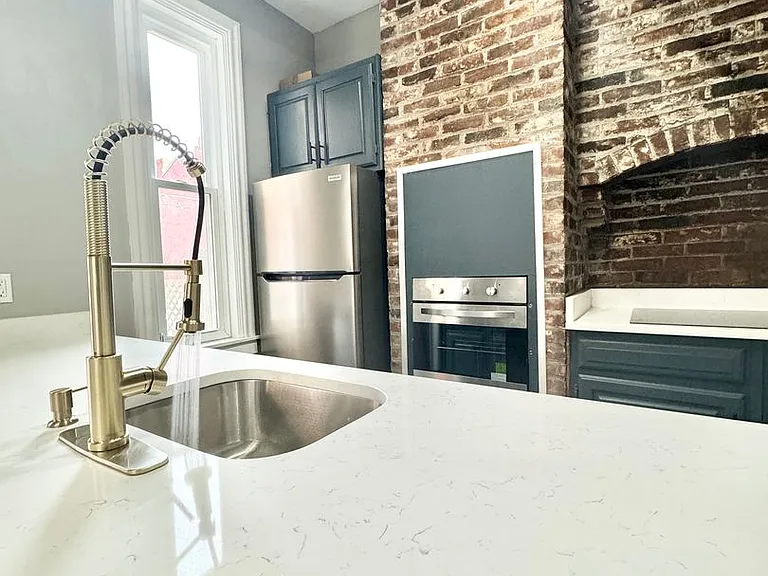 1218 Boyle St — Photo 3