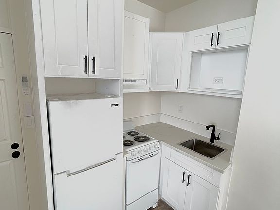 2nd image of 1545 2nd Ave APT 307