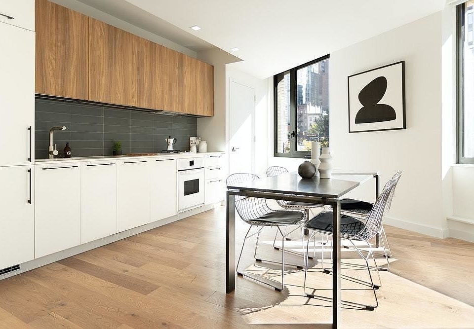 1st image of 445 W 35th St #1N1