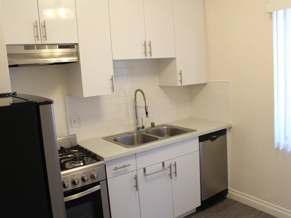 1136 N Ogden Dr #8
