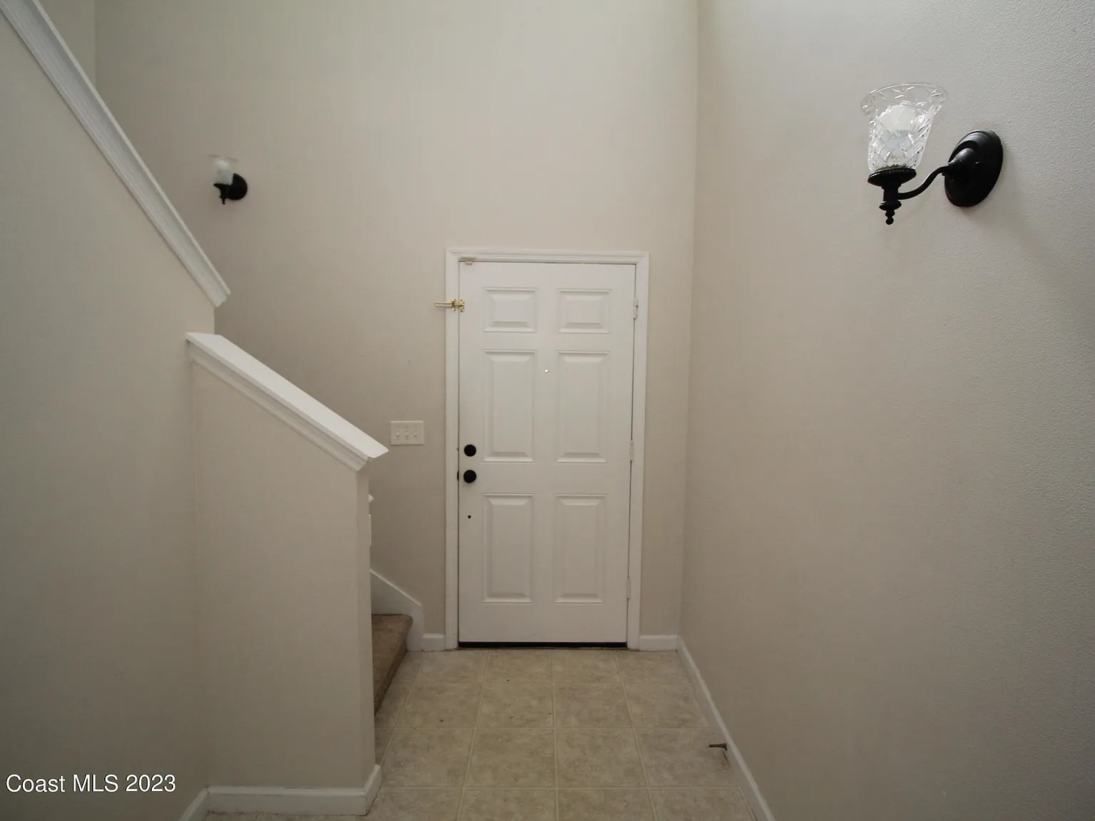 3 bed, 2.5 bath, 1692 sqft, $1,995 — Photo 3