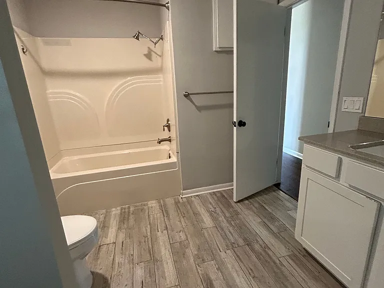 1300 Fieldcrest — Photo 10
