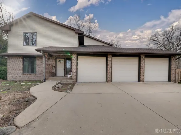 43W218 Whirlaway Ct, Elburn, IL 60119