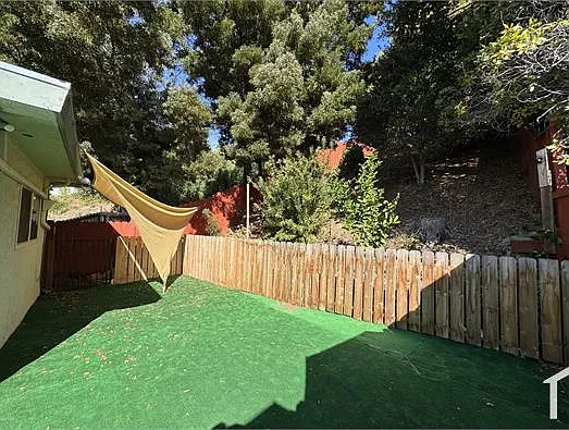 3 bed, 997 sqft, $3,724 — Photo 3