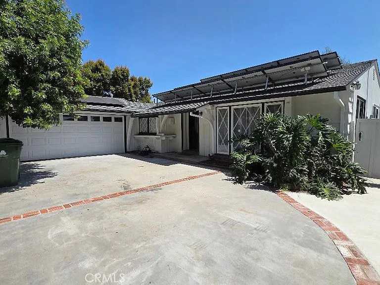17322 Keswick St — Photo 1