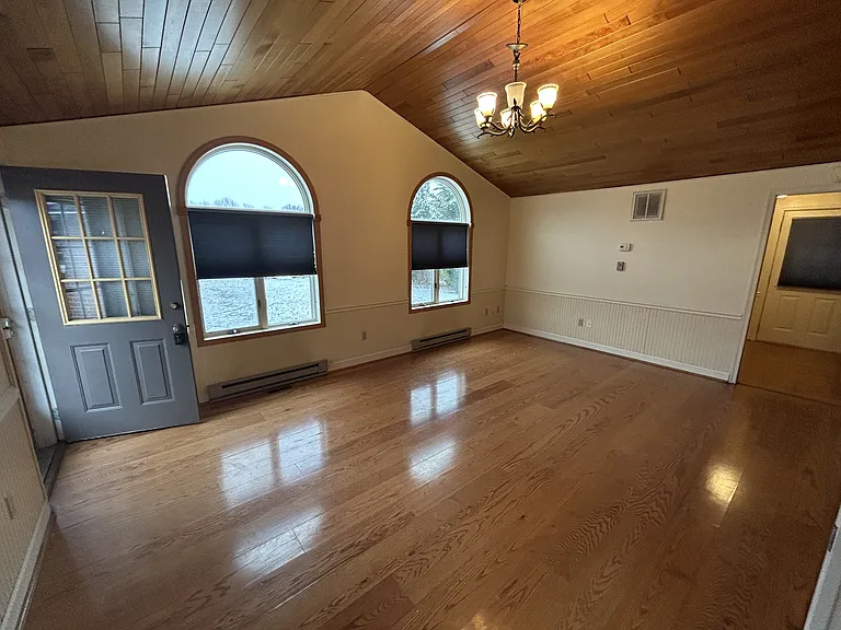 8509 Winchester Ave — Photo 7