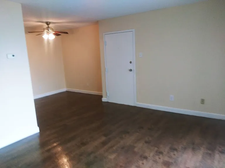 Abbott Acres Apartments — Photo 4