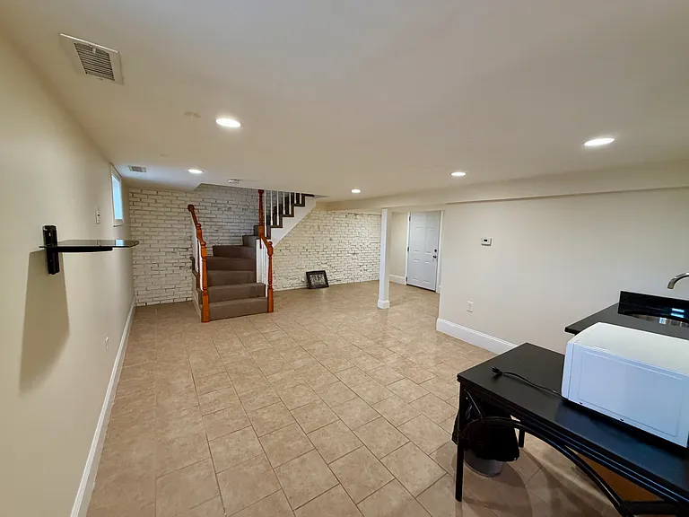 201 College Ave #1 — Photo 10