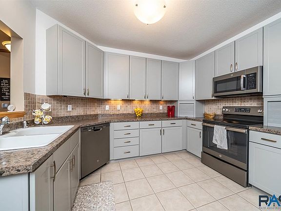 4th image of 1210 W 57th St APT 107