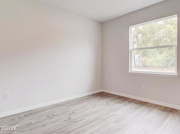 5th image of 108 W Clifford St