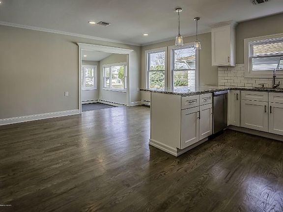5th image of 76 Montserrat St