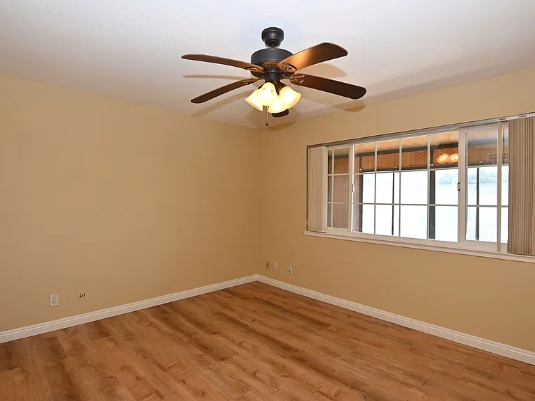 398 Roan St — Photo 25