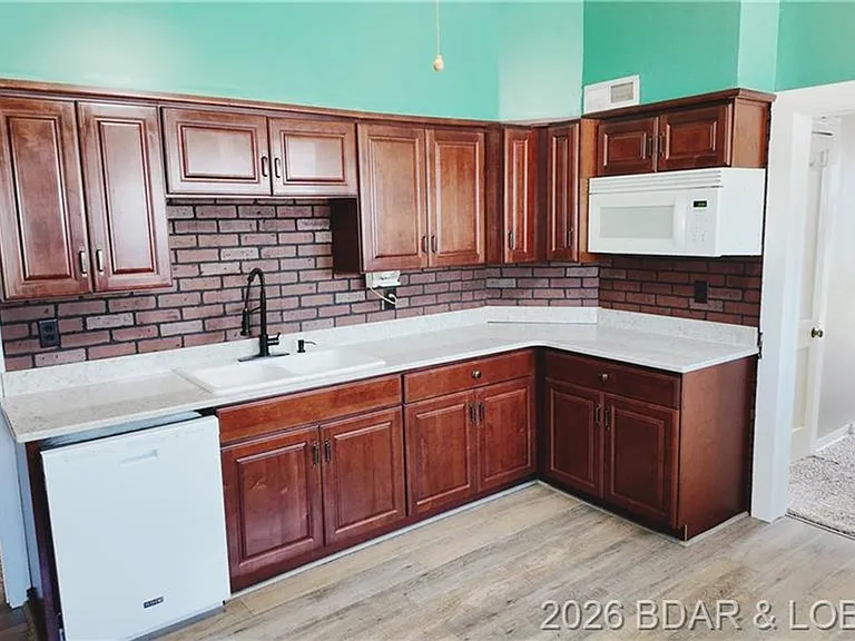 112 N Aurora St — Photo 2