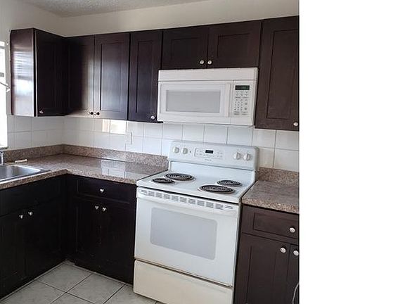 3rd image of 10985 Royal Palm Blvd