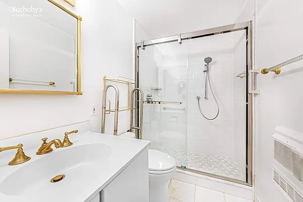 Sold by Sotheby's International Realty | media 10