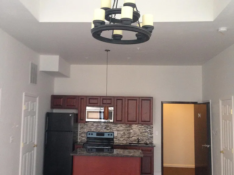 1033 Chestnut St #401 — Photo 1