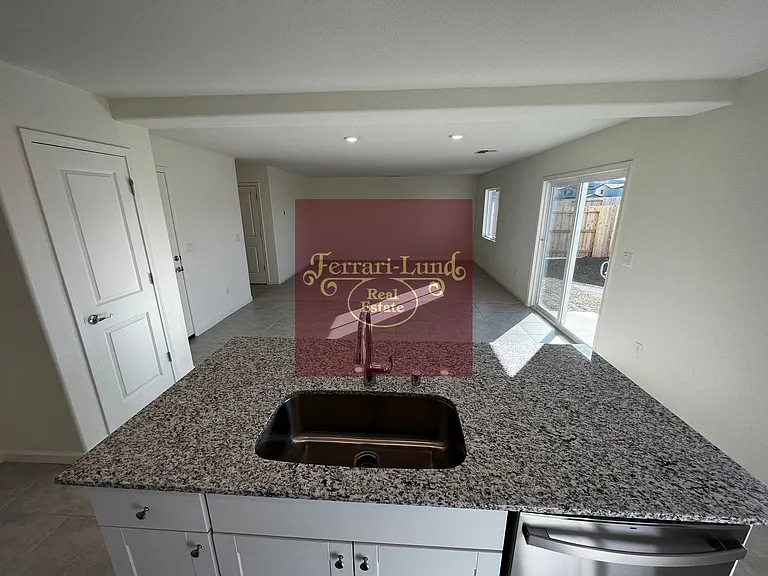 8948 Wolf River Dr — Photo 4