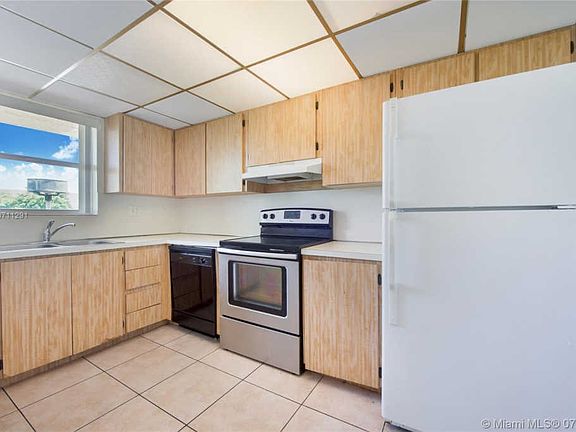 4th image of 9363 Fontainebleau Blvd APT H233