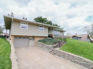 606 N 2nd St, La Crescent, MN 55947