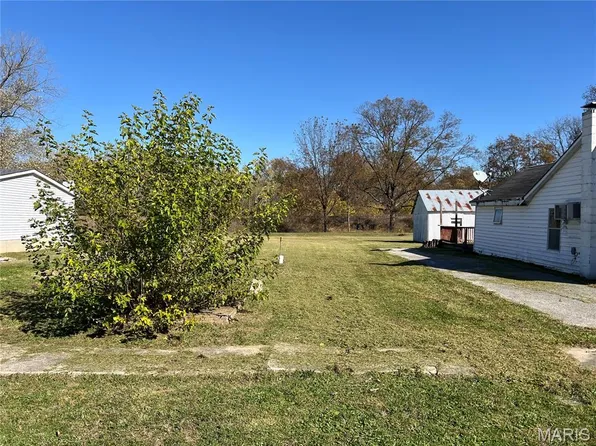114 Oak St, Gasconade, MO 65061