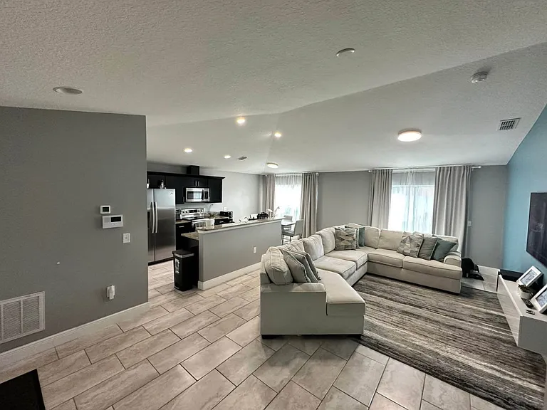 2020 Maple Ln — Photo 5
