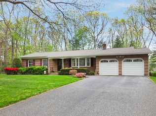 100 Rhoda Ave, Nesconset, NY 11767