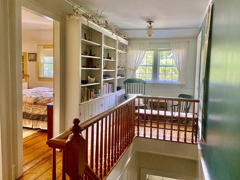 The landing area is great for sitting and reading. Lots of storage here too.