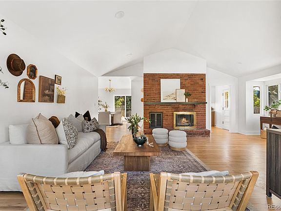 2nd image of 1880 Applewood Drive
