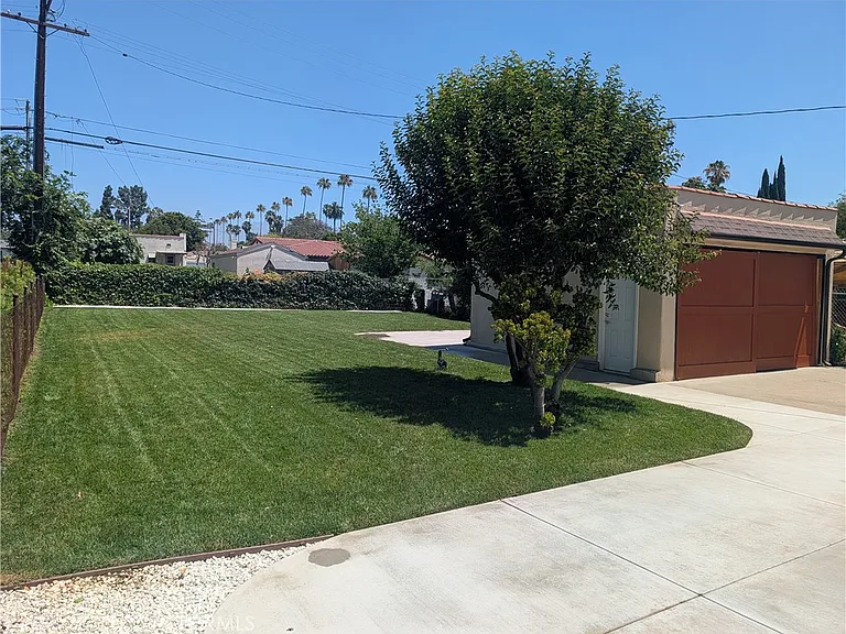 2609 Birch St — Photo 5