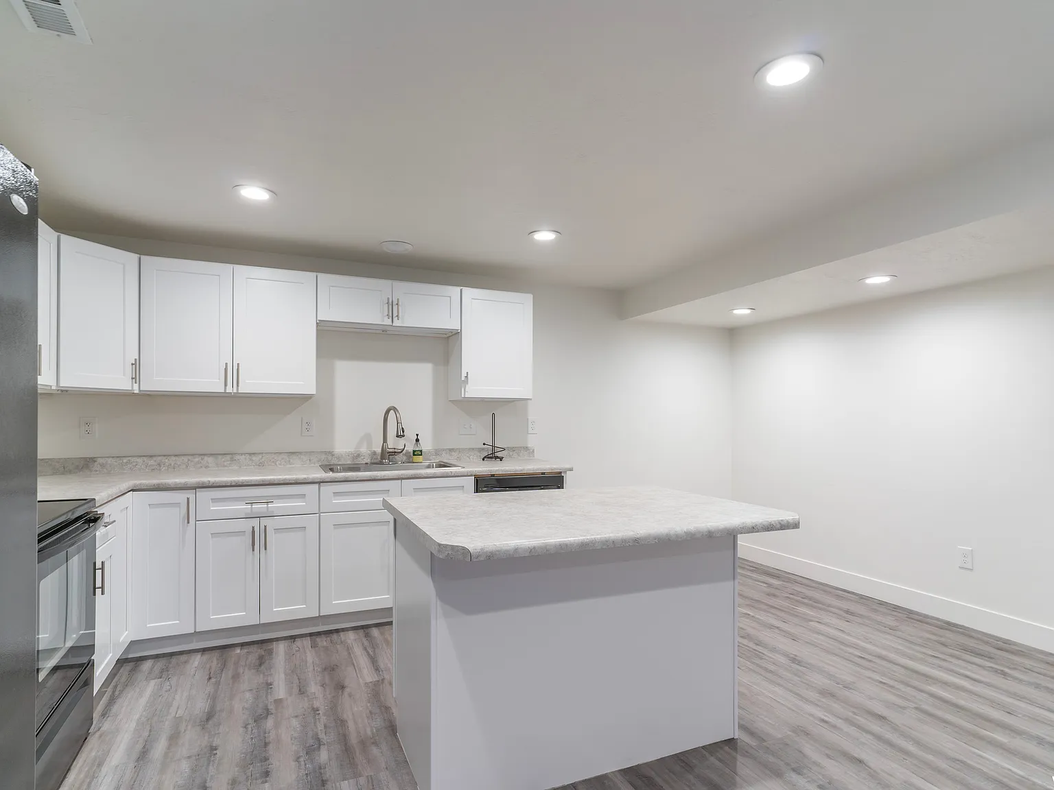 2 bed, 1200 sqft, $1,390 — Photo 4