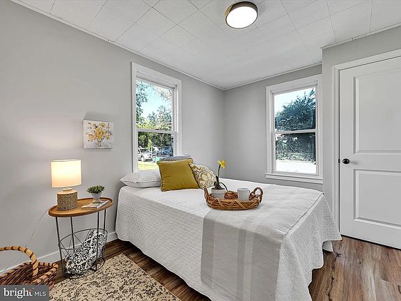 5th image of 1320 Harding Ave