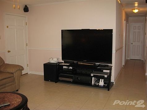 8729 Westgate 054