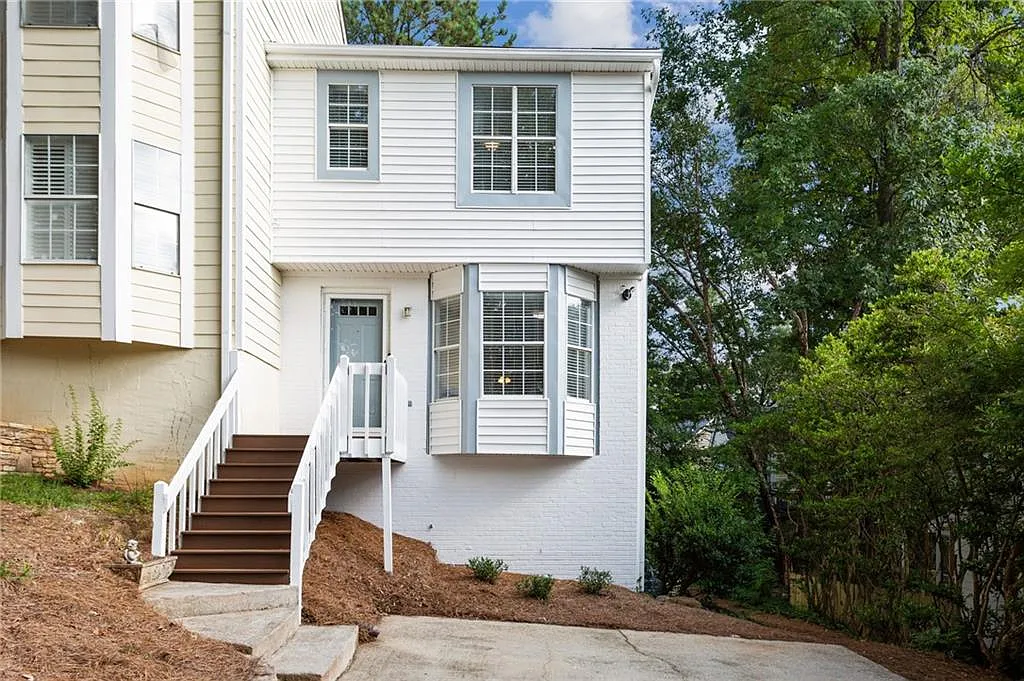 3 bed, 3.5 bath, 1838 sqft, $2,600 — Photo 1
