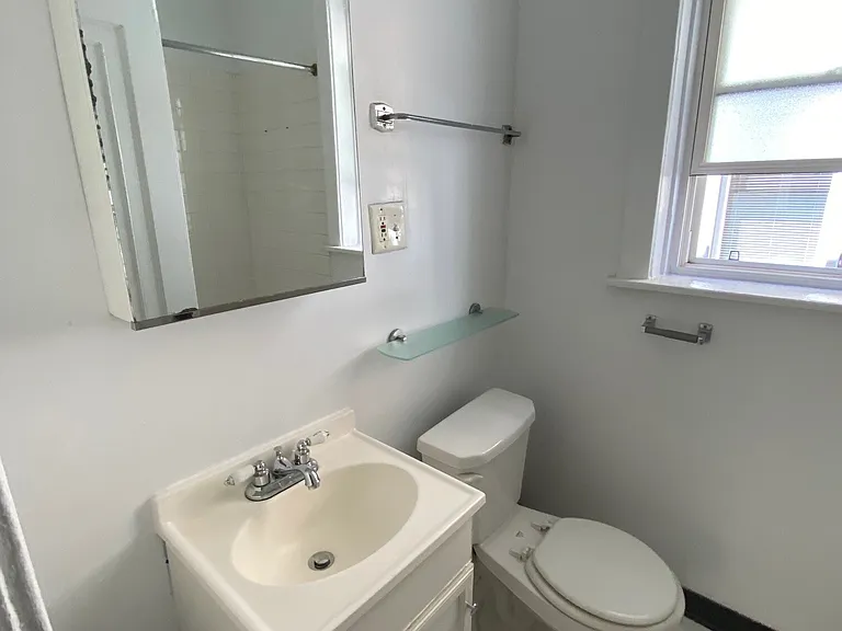 1961 W Foster Ave #3 — Photo 10