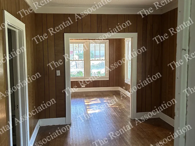 309 E Texas Ave — Photo 8