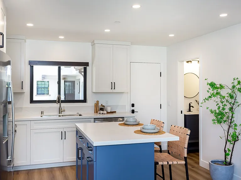 2610-2612 Juan St #2610-1 — Photo 9