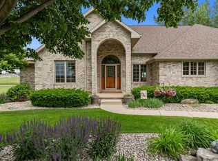 562 Royal Saint Pats Dr, Wrightstown, WI 54180