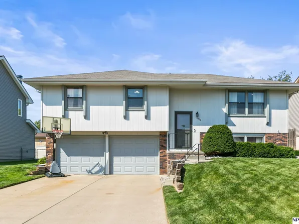 13432 Valley St, Omaha, NE 68144