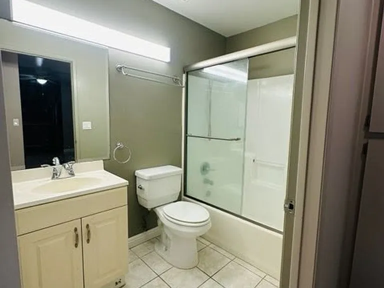 1618 Schrader Blvd — Photo 61