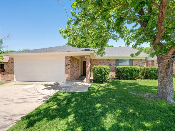 6641 Parkwood Dr, Watauga, TX 76148
