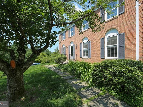 3rd image of 8817 Copenhaver Dr