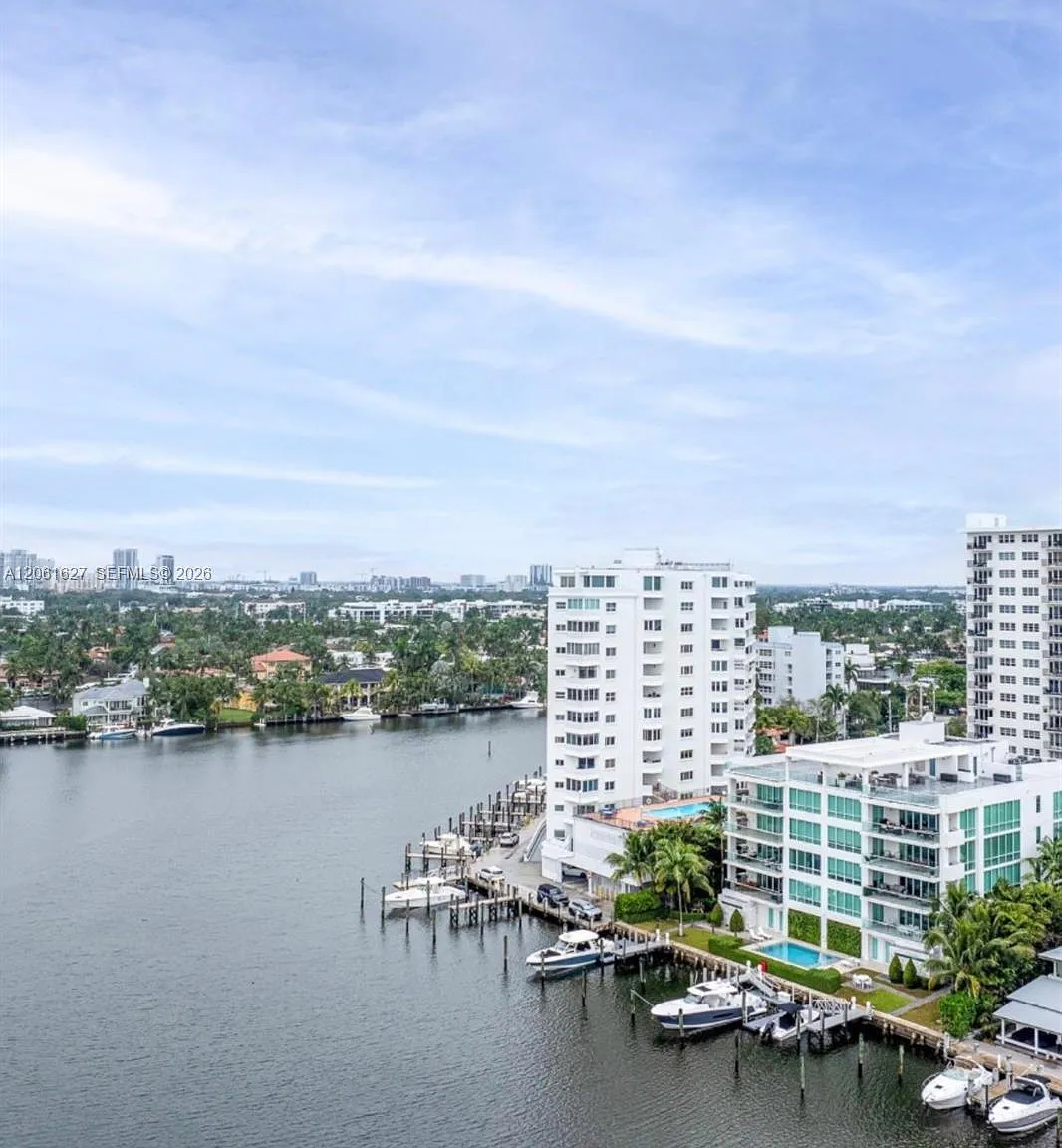 Four Seasons Condo — Photo 2