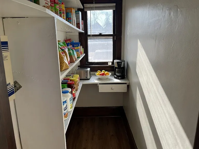 1025 E Land Pl — Photo 5