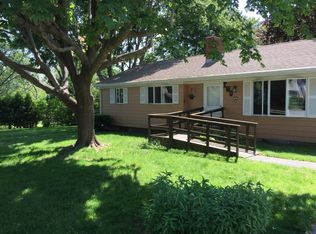 2 Wedgewood Dr, Middletown, RI 02842