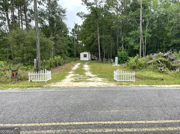 245 Meadowbrook Ln, Douglas, GA 31533