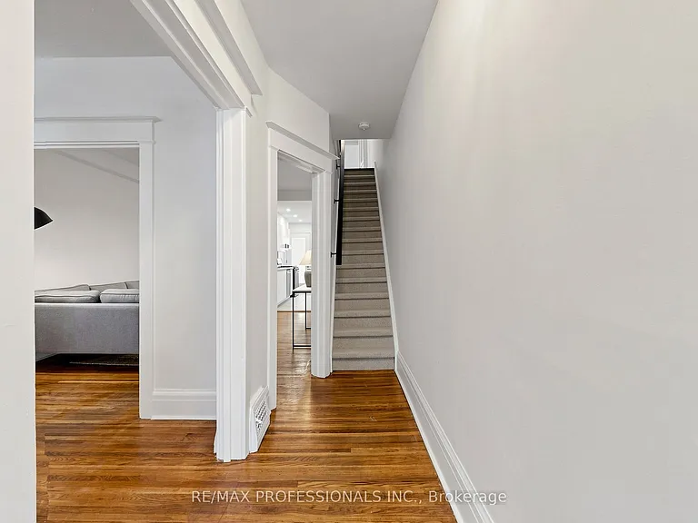 368 Howland Ave — Photo 18
